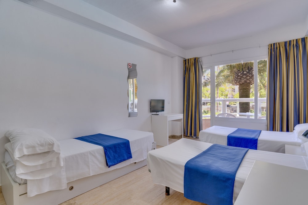 Las Palomas Apartments Econotels — Hotel rooms in Palma Nova, Balearic Islands