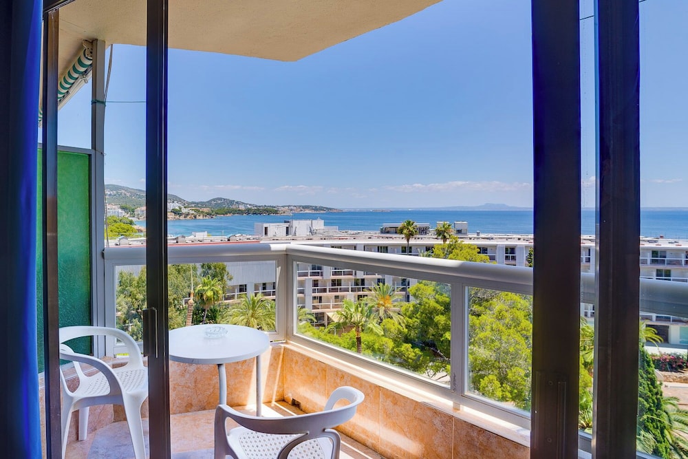 Las Palomas Apartments Econotels — Hotel rooms in Palma Nova, Balearic Islands