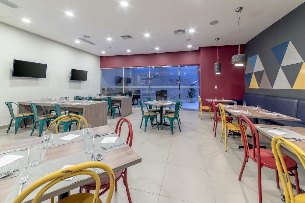 Novus Plaza Hodelpa — Restaurant & bars in Santo Domingo, Distrito Nacional