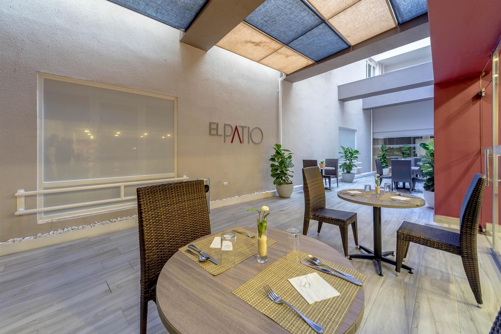 Novus Plaza Hodelpa — Restaurant & bars in Santo Domingo, Distrito Nacional