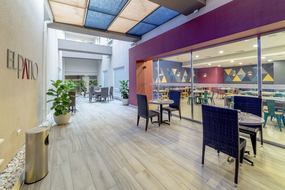 Novus Plaza Hodelpa — Restaurant & bars in Santo Domingo, Distrito Nacional