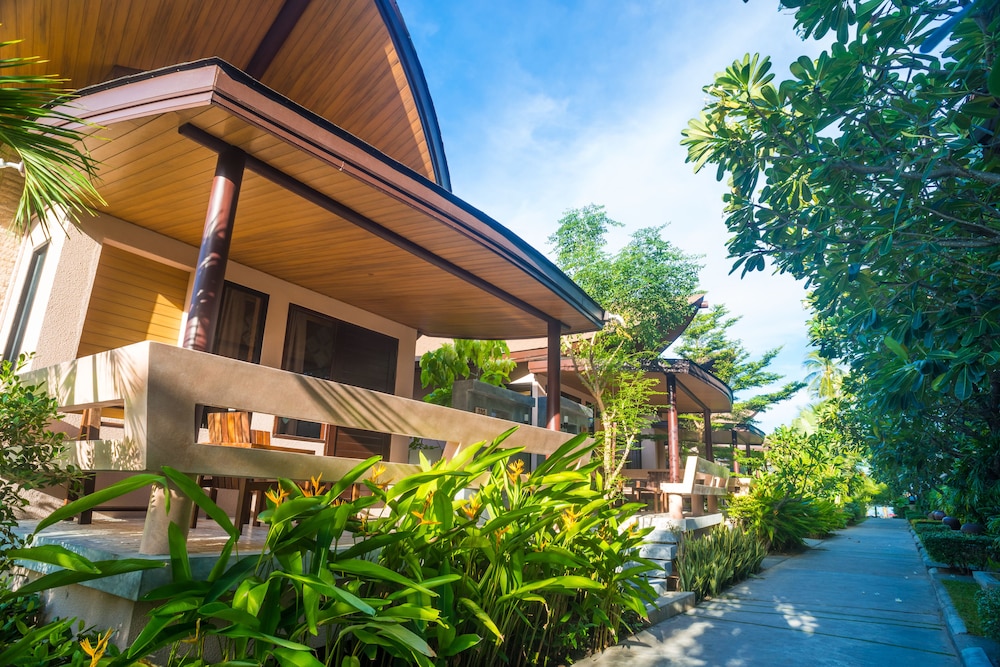 Weekender Resort — Hotel building in Lamai Beach, Surat Thani
