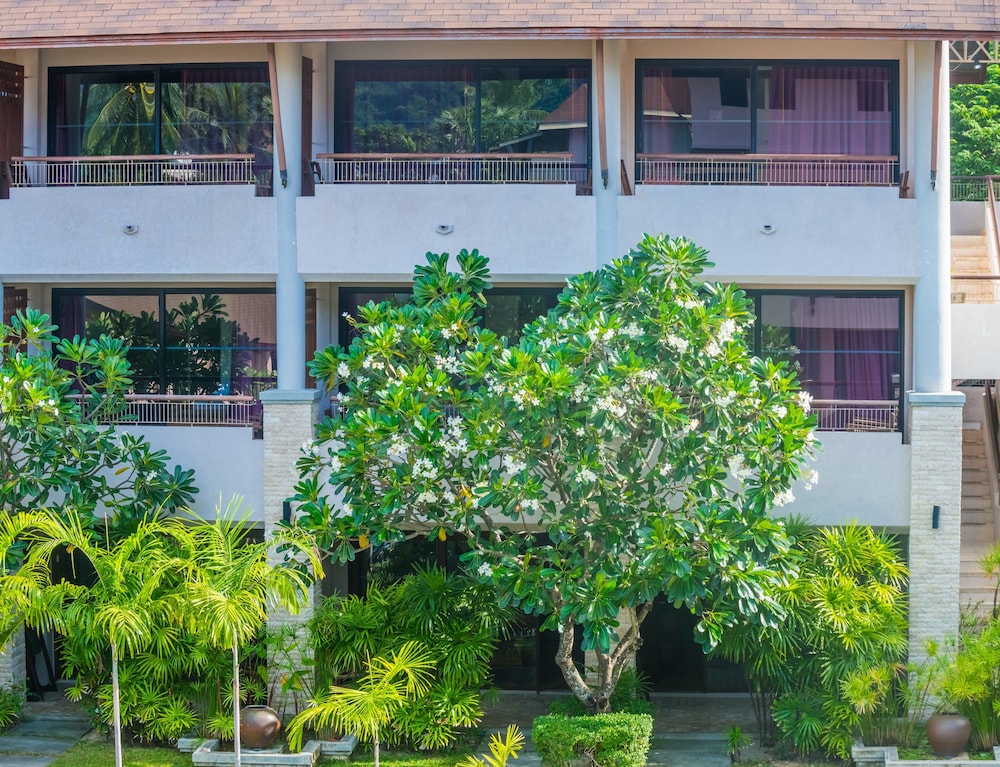 Weekender Resort — Hotel building in Lamai Beach, Surat Thani