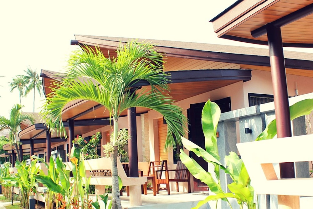 Weekender Resort — Hotel building in Lamai Beach, Surat Thani