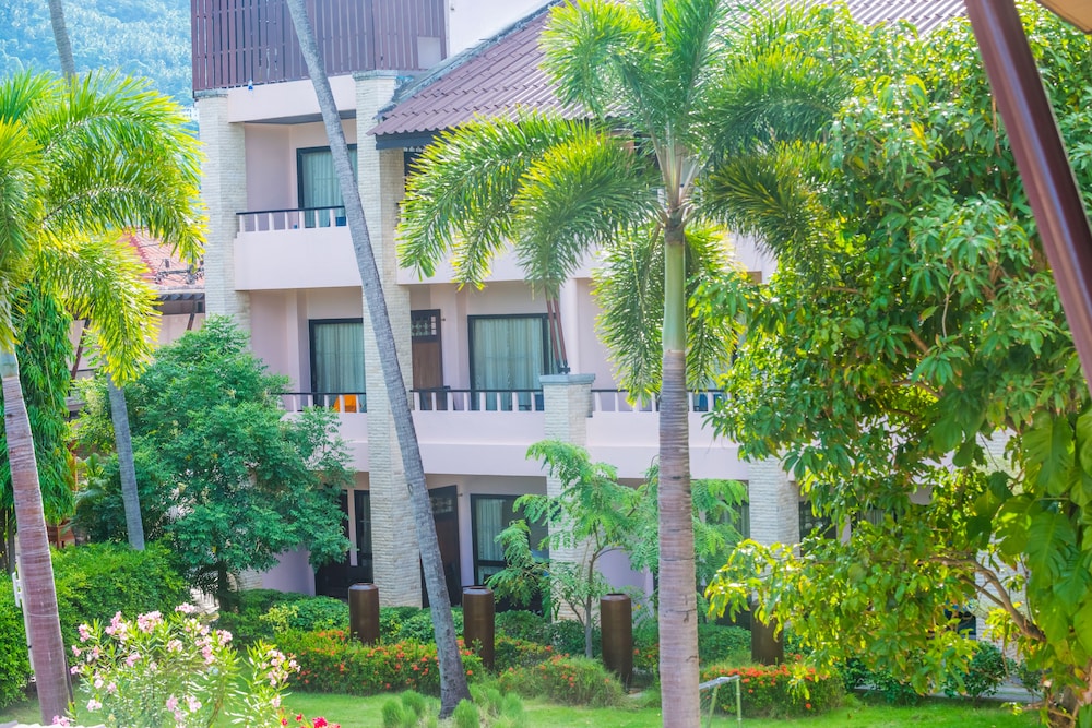 Weekender Resort — Hotel building in Lamai Beach, Surat Thani