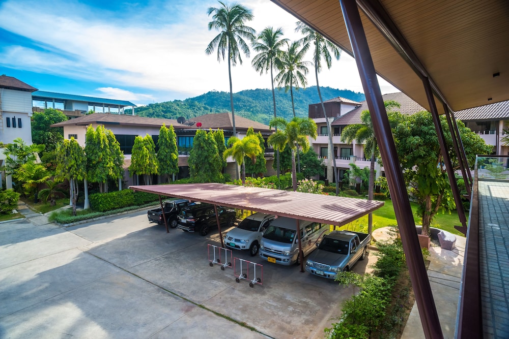 Weekender Resort — Hotel building in Lamai Beach, Surat Thani
