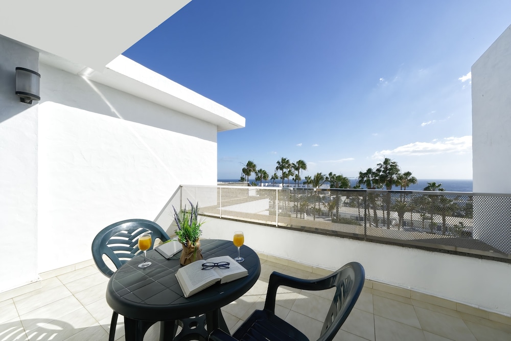 BLUESEA El Dorado — Hotel rooms in Puerto del Carmen, Canary Islands