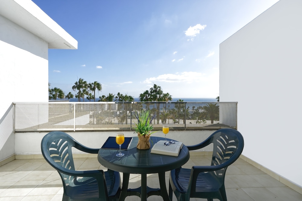 BLUESEA El Dorado — Hotel rooms in Puerto del Carmen, Canary Islands