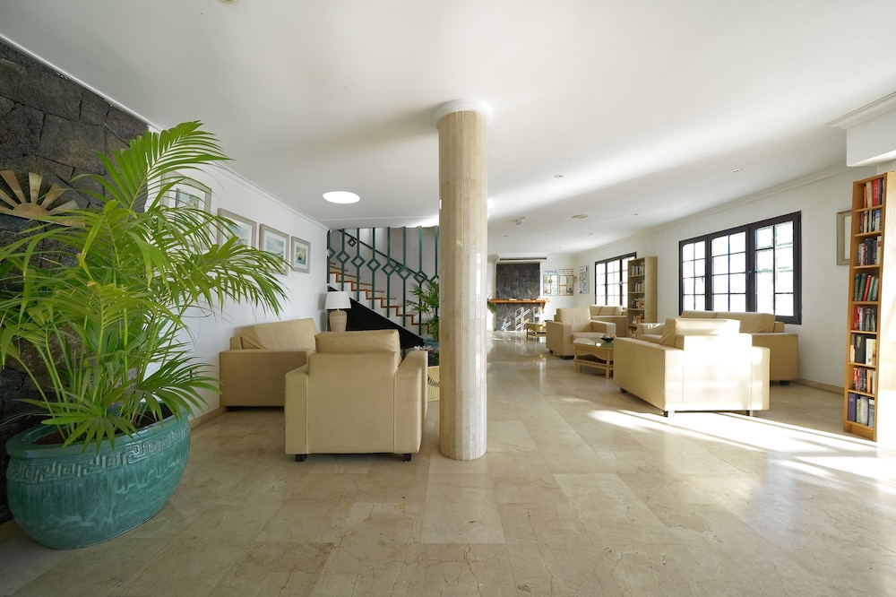 BLUESEA El Dorado — Hotel building in Puerto del Carmen, Canary Islands