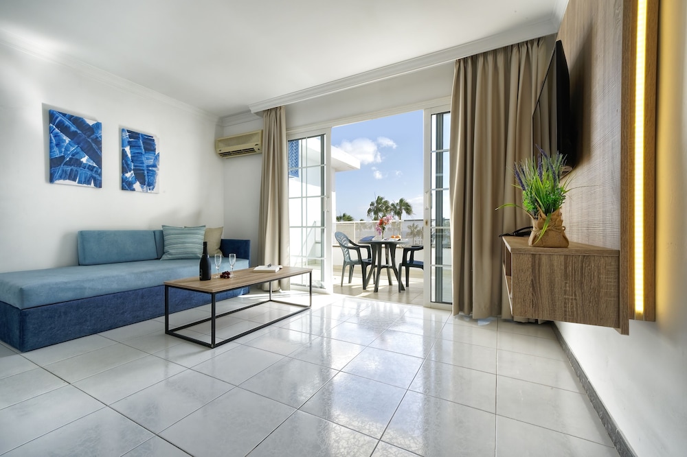 BLUESEA El Dorado — Hotel rooms in Puerto del Carmen, Canary Islands