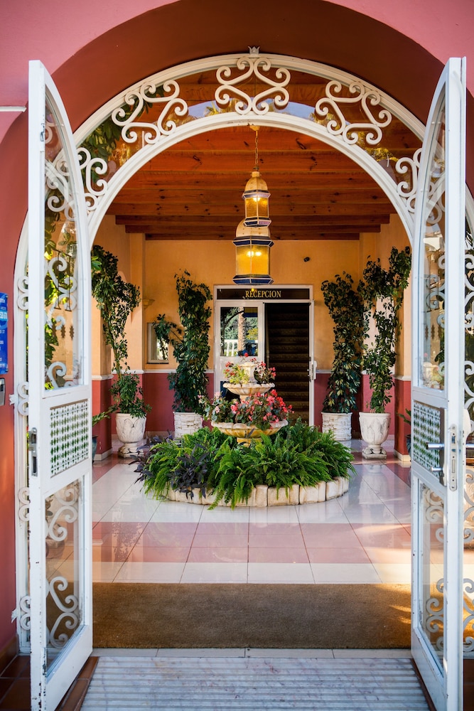 Hotel Los Arcos — Hotel building in Nerja, Andalusia