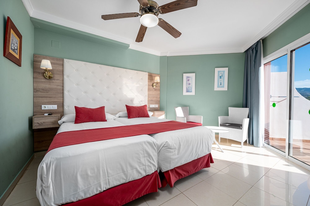 Hotel Los Arcos — Hotel rooms in Nerja, Andalusia