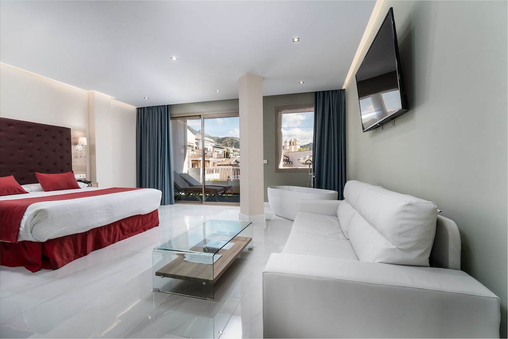 Hotel Los Arcos — Hotel rooms in Nerja, Andalusia