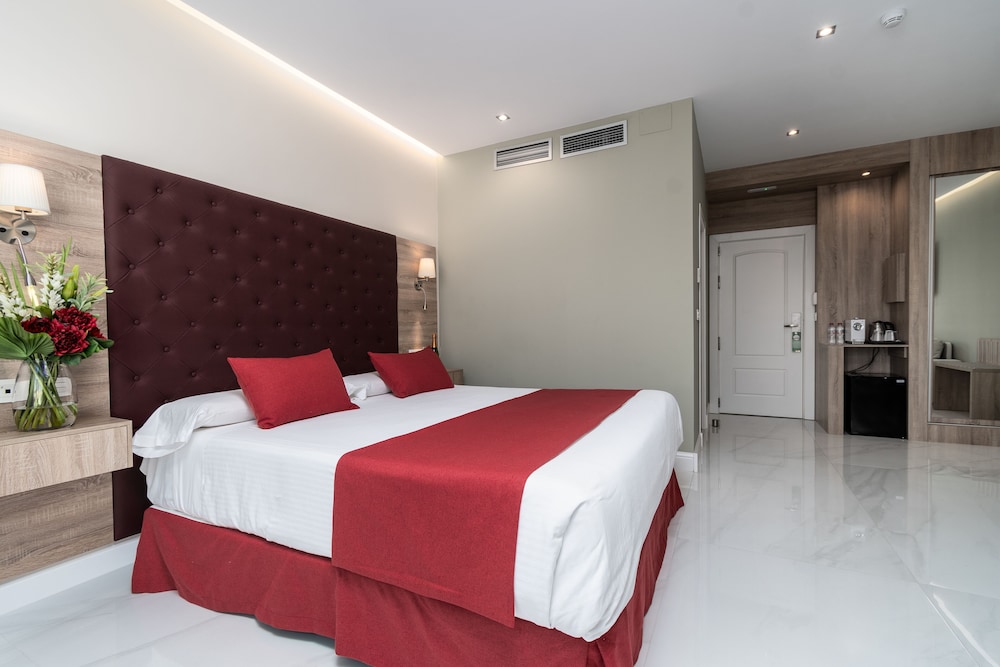 Hotel Los Arcos — Hotel rooms in Nerja, Andalusia