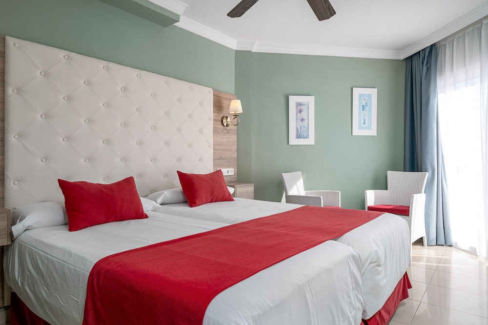 Hotel Los Arcos — Hotel rooms in Nerja, Andalusia