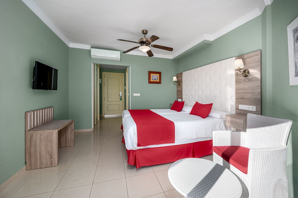 Hotel Los Arcos — Hotel rooms in Nerja, Andalusia