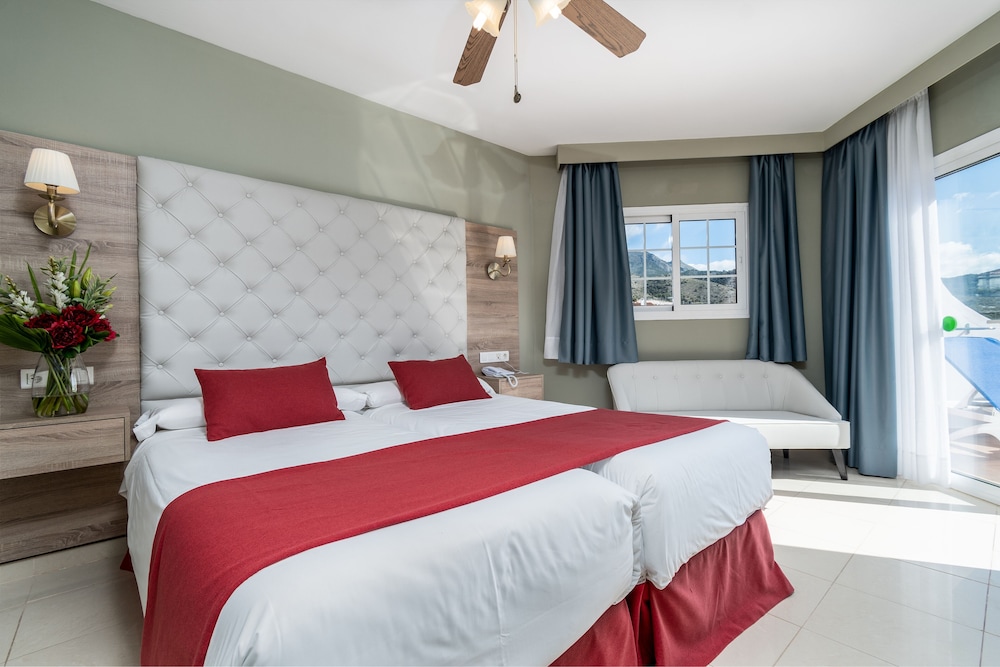 Hotel Los Arcos — Hotel rooms in Nerja, Andalusia