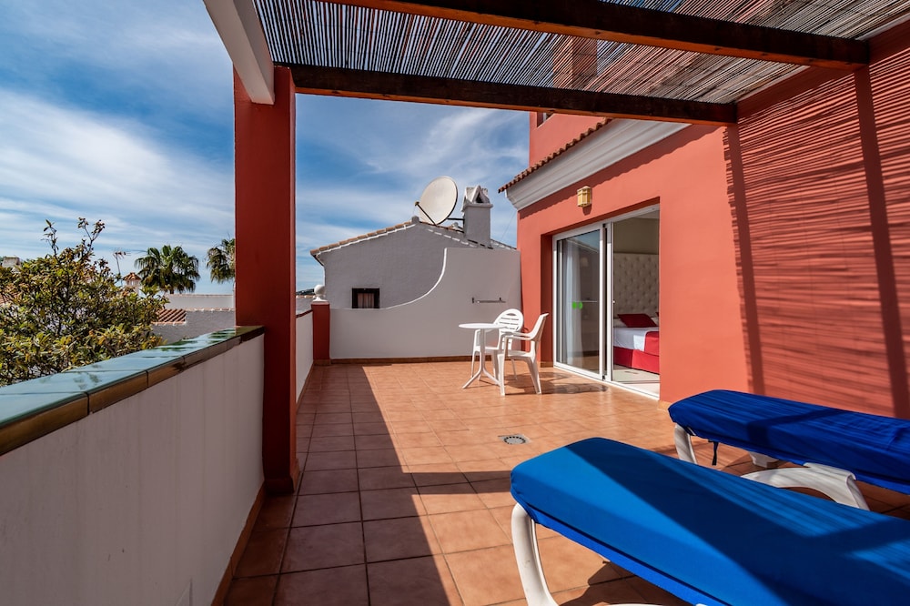 Hotel Los Arcos — Hotel building in Nerja, Andalusia