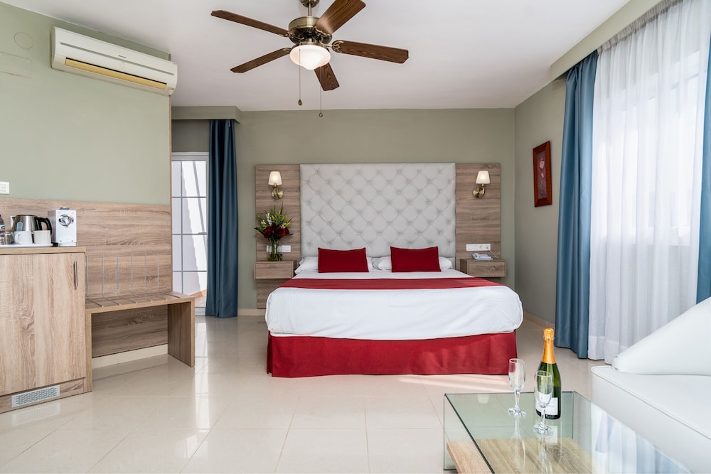 Hotel Los Arcos — Hotel rooms in Nerja, Andalusia
