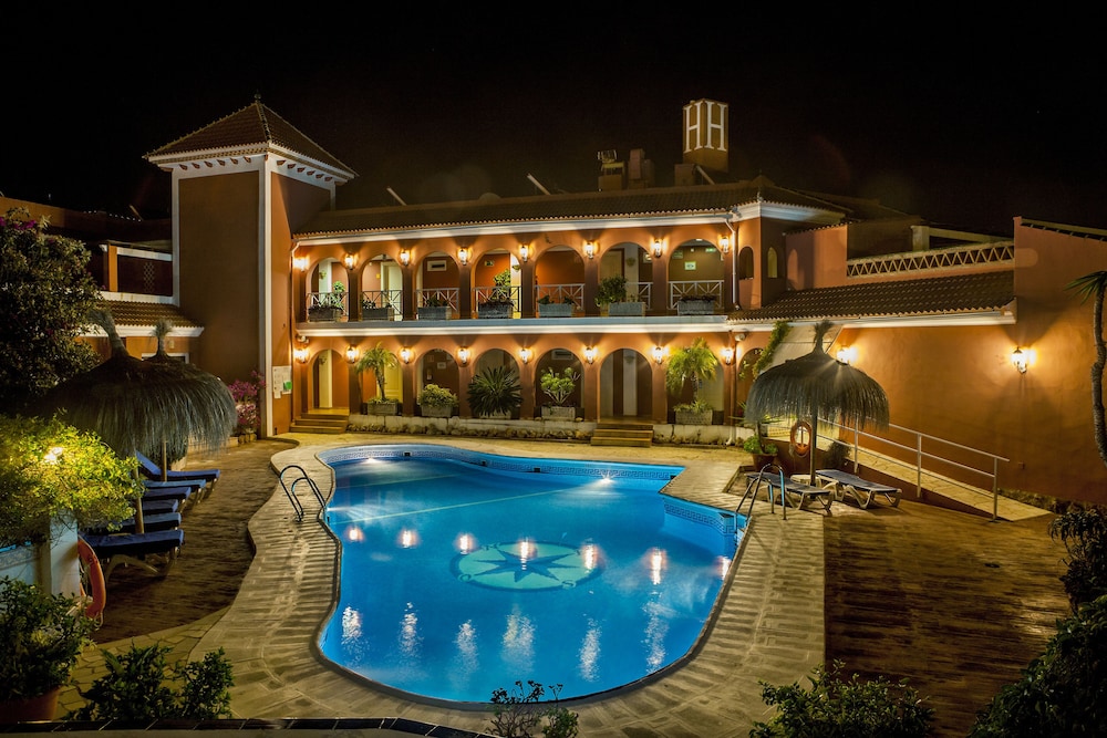 Hotel Los Arcos — Hotel building in Nerja, Andalusia