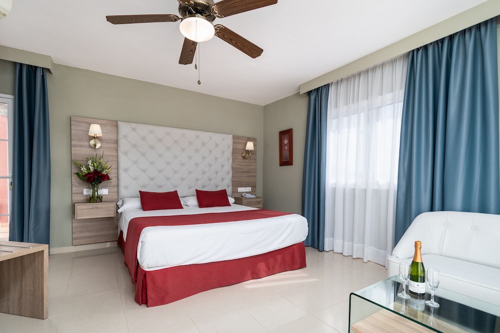 Hotel Los Arcos — Hotel rooms in Nerja, Andalusia