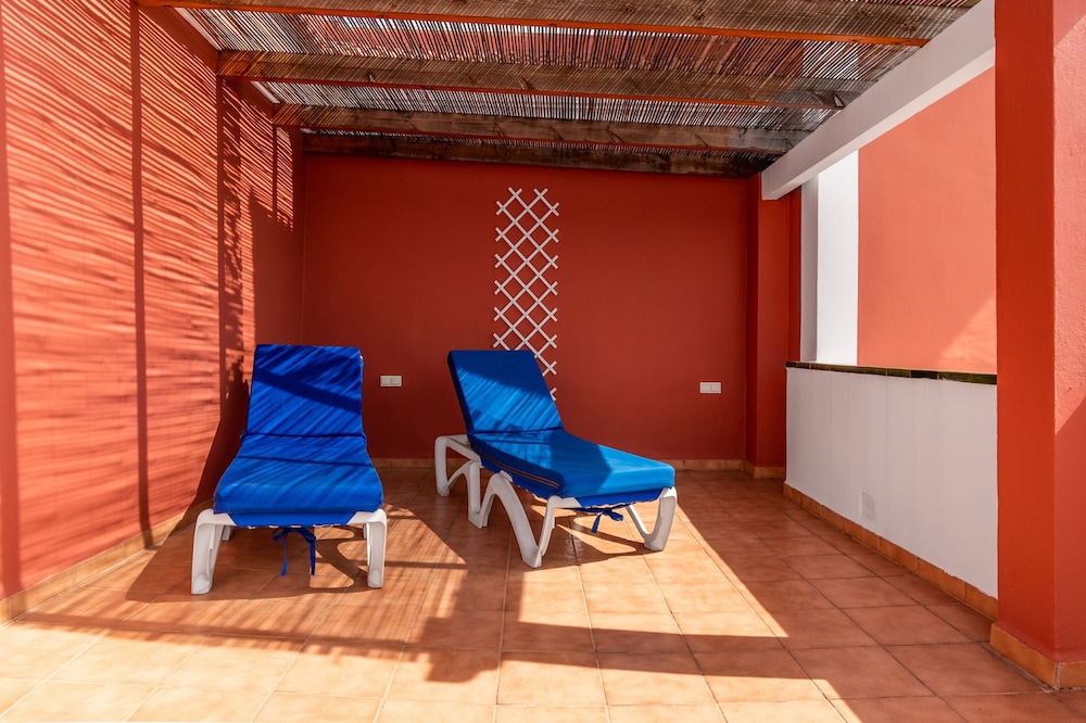 Hotel Los Arcos — Hotel building in Nerja, Andalusia