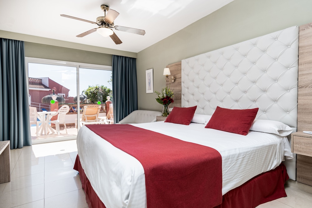 Hotel Los Arcos — Hotel rooms in Nerja, Andalusia