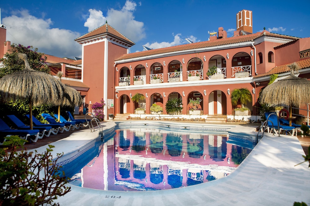 Hotel Los Arcos — Hotel building in Nerja, Andalusia
