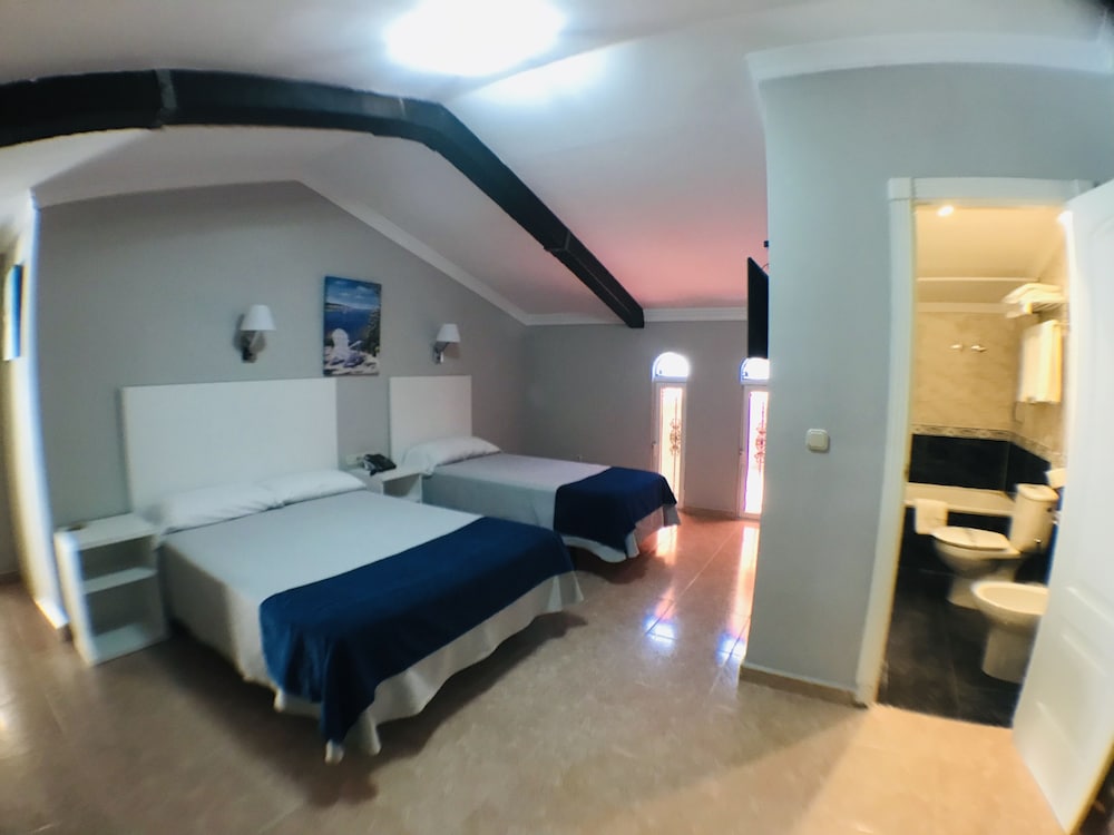 Hotel Los Jazmines — Hotel rooms in Torremolinos, Andalusia