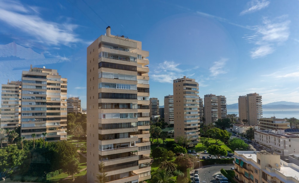 Hotel Los Jazmines — Hotel building in Torremolinos, Andalusia