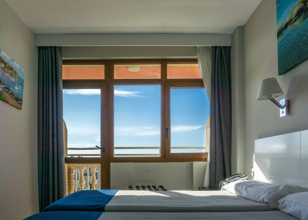Hotel Los Jazmines — Hotel rooms in Torremolinos, Andalusia