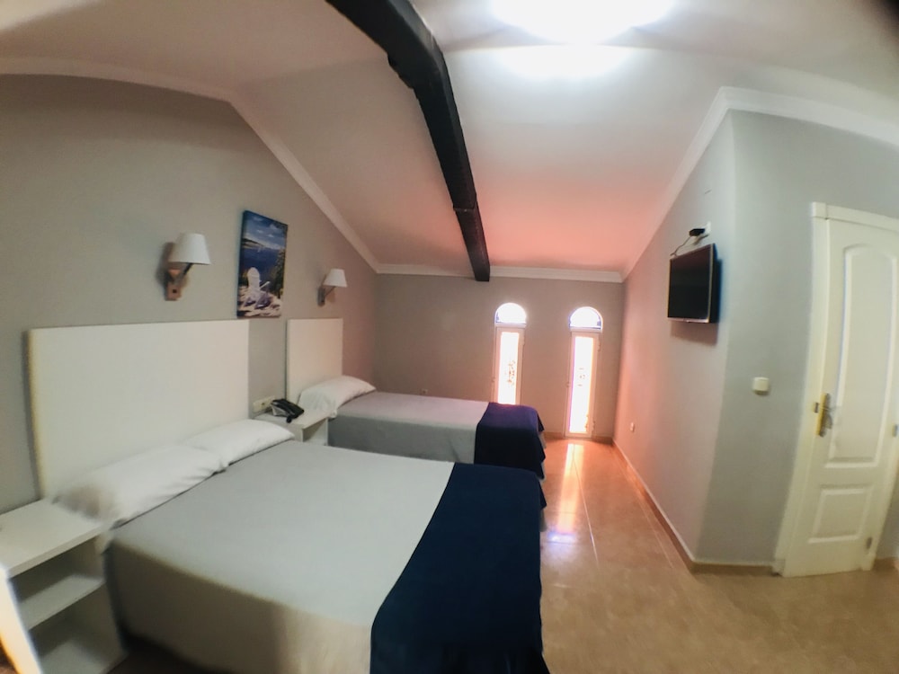 Hotel Los Jazmines — Hotel rooms in Torremolinos, Andalusia