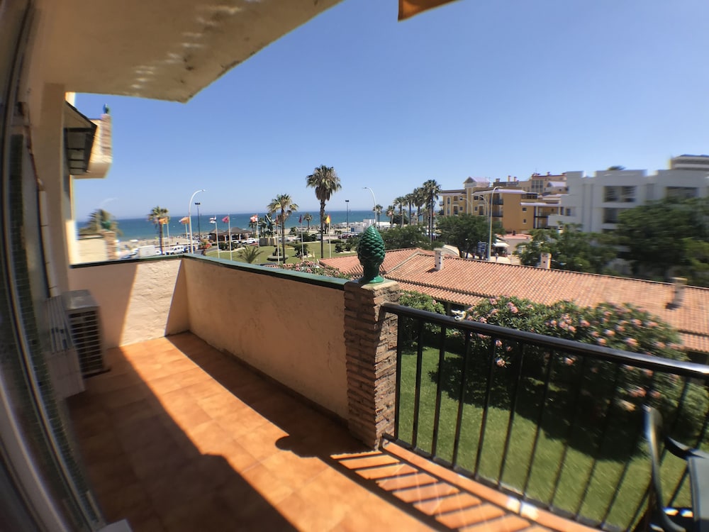 Hotel Los Jazmines — Hotel rooms in Torremolinos, Andalusia