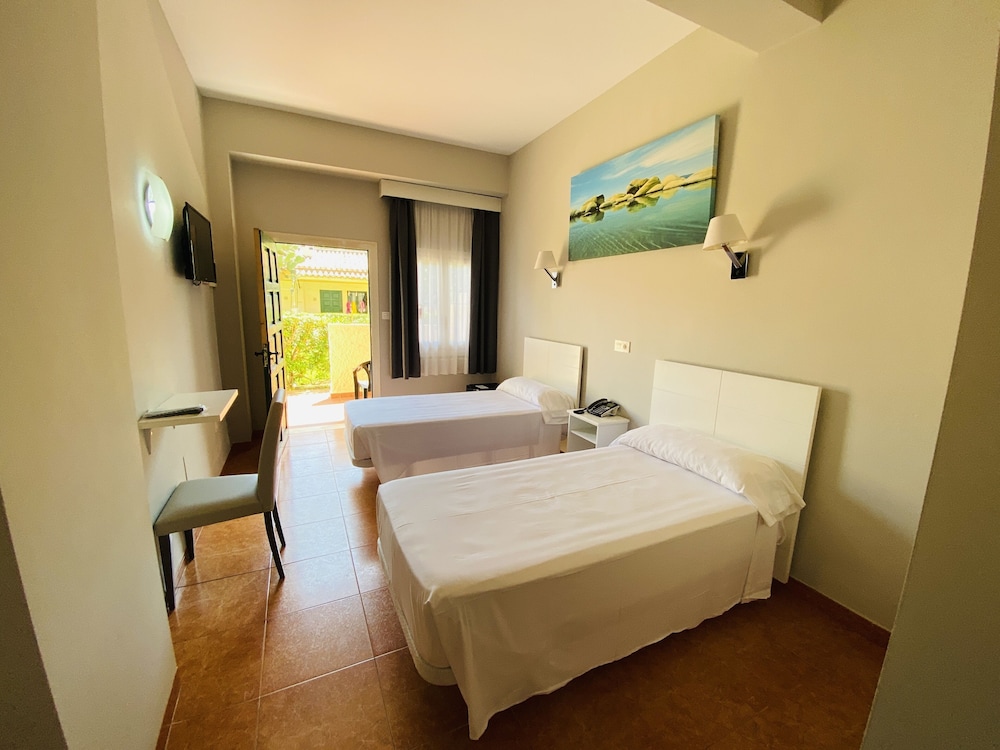 Hotel Los Jazmines — Hotel rooms in Torremolinos, Andalusia