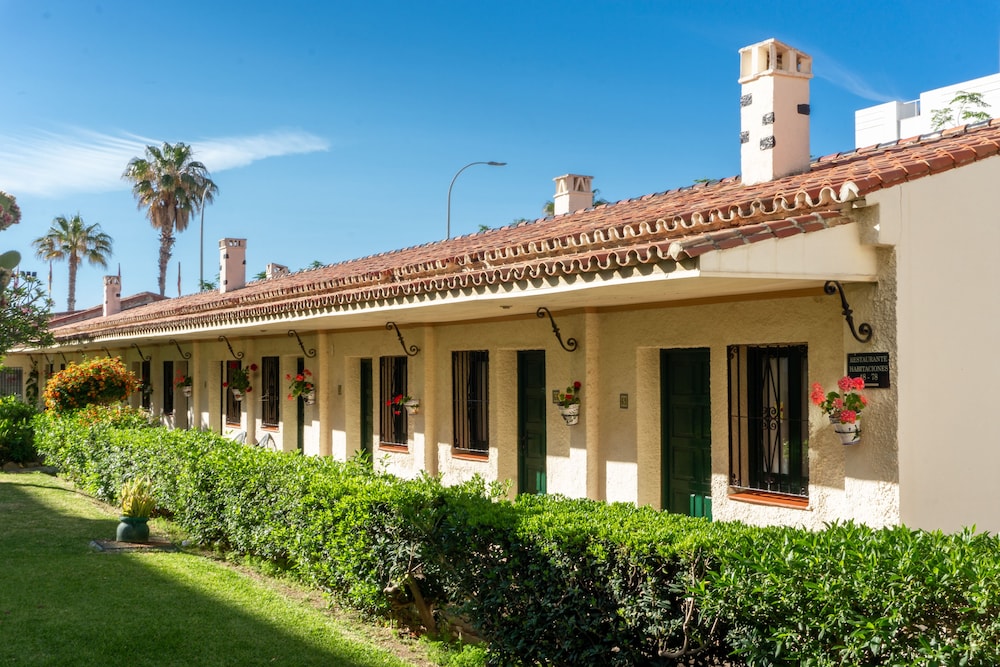 Hotel Los Jazmines — Hotel building in Torremolinos, Andalusia