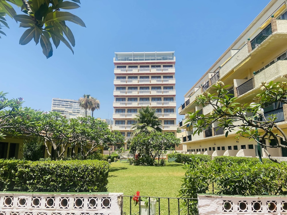 Hotel Los Jazmines — Hotel building in Torremolinos, Andalusia