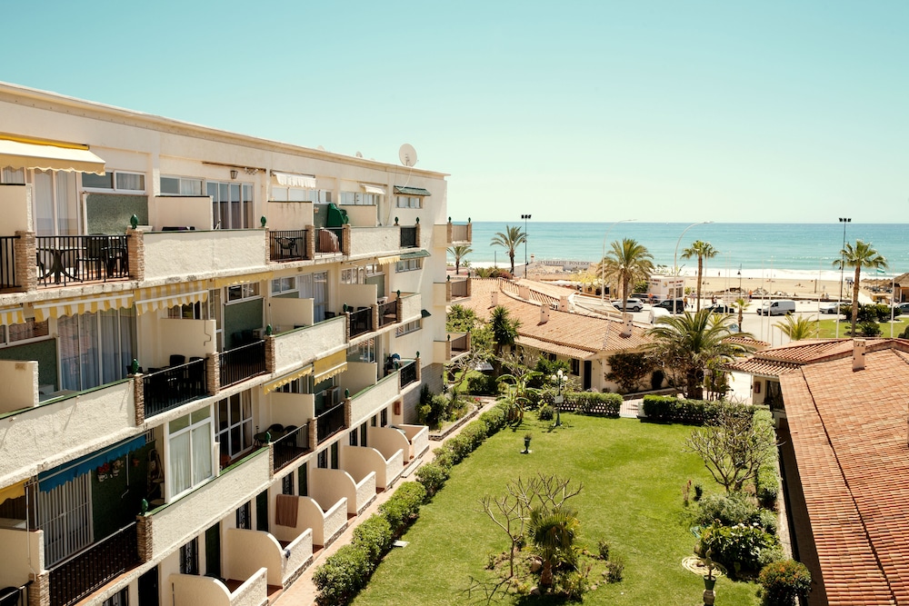 Hotel Los Jazmines — Hotel building in Torremolinos, Andalusia