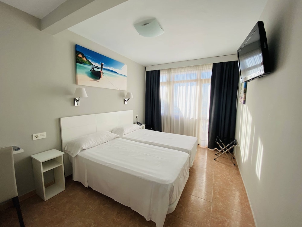 Hotel Los Jazmines — Hotel rooms in Torremolinos, Andalusia