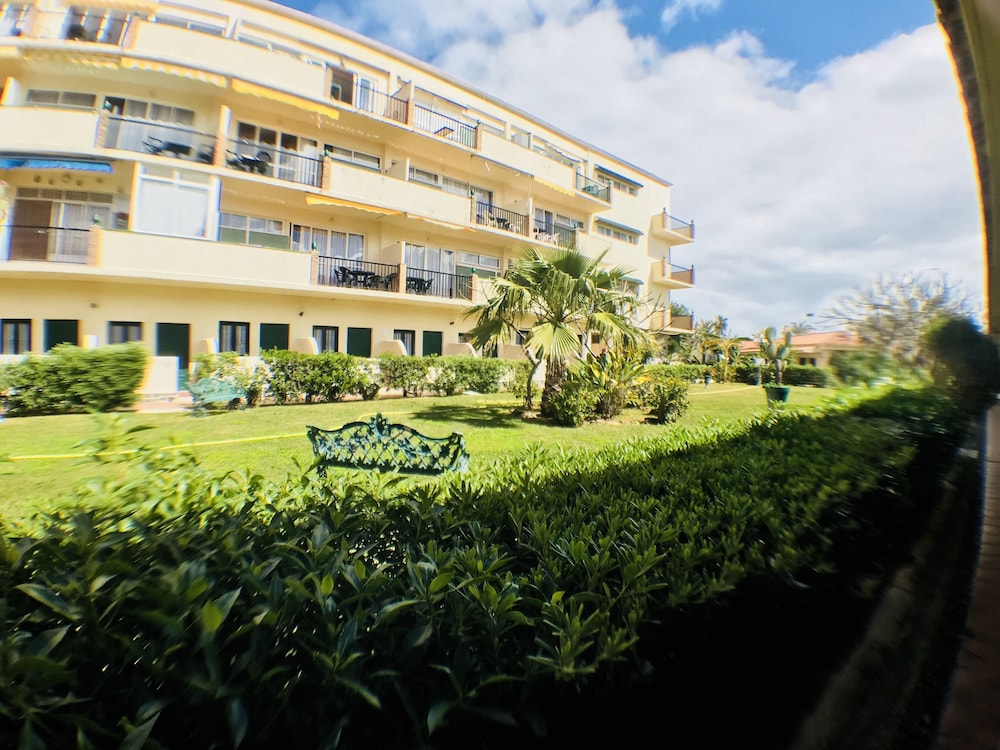 Hotel Los Jazmines — Hotel building in Torremolinos, Andalusia