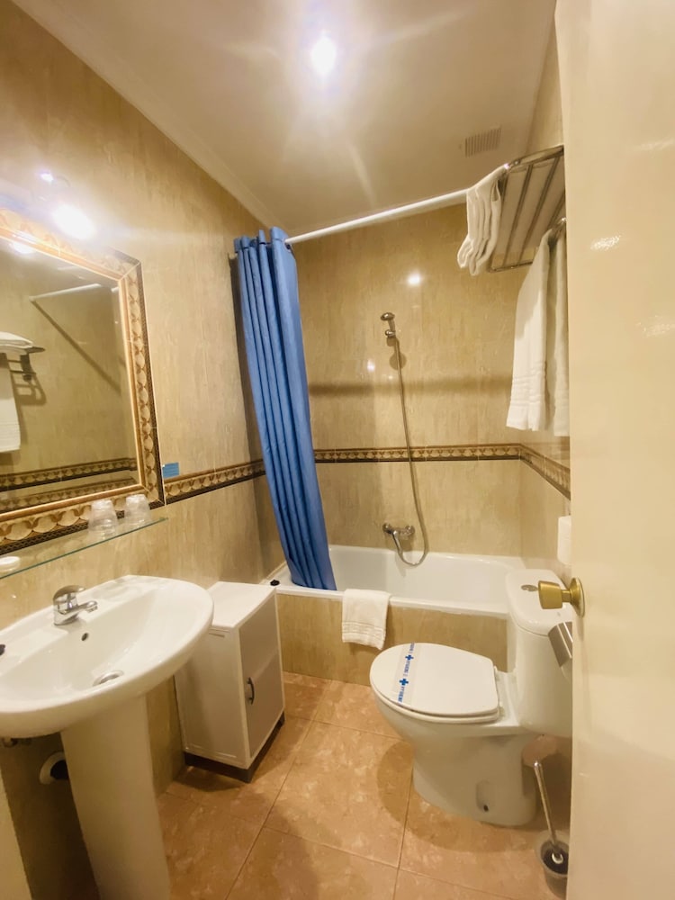 Hotel Los Jazmines — Hotel rooms in Torremolinos, Andalusia