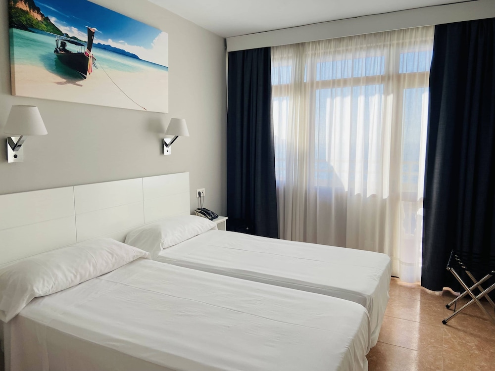 Hotel Los Jazmines — Hotel rooms in Torremolinos, Andalusia