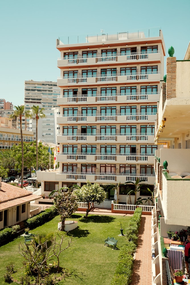 Hotel Los Jazmines — Hotel building in Torremolinos, Andalusia