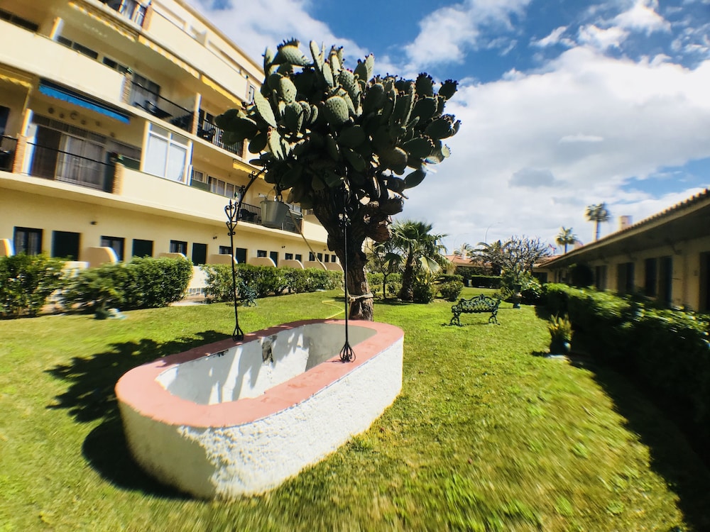 Hotel Los Jazmines — Hotel building in Torremolinos, Andalusia