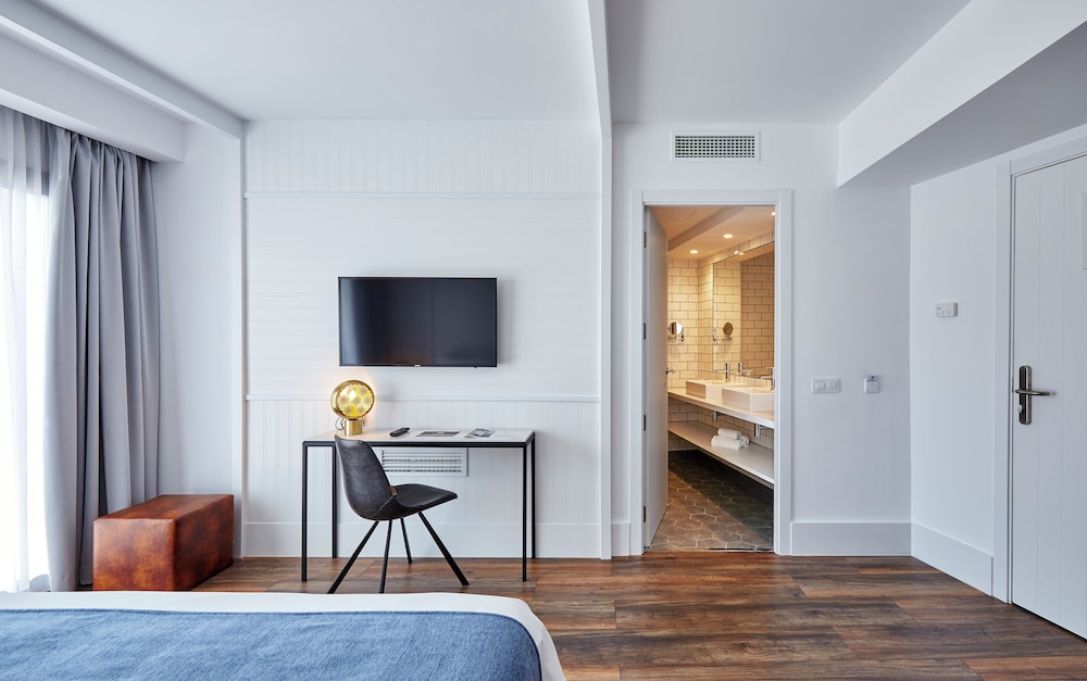 Gran Hotel Flamingo – Adults Only — Hotel rooms in Lloret de Mar, Catalonia
