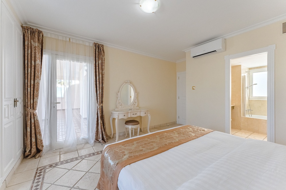 Flamingo Suites Boutique Hotel — Hotel rooms in Costa Adeje, Canary Islands
