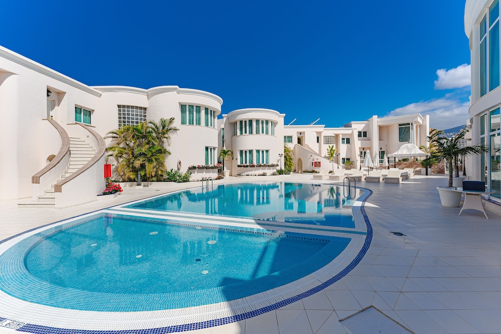 Flamingo Suites Boutique Hotel — Swimming pool in Costa Adeje, Canary Islands