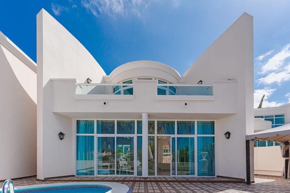 Flamingo Suites Boutique Hotel — Hotel building in Costa Adeje, Canary Islands
