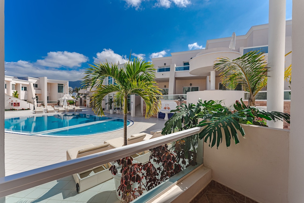 Flamingo Suites Boutique Hotel — Swimming pool in Costa Adeje, Canary Islands