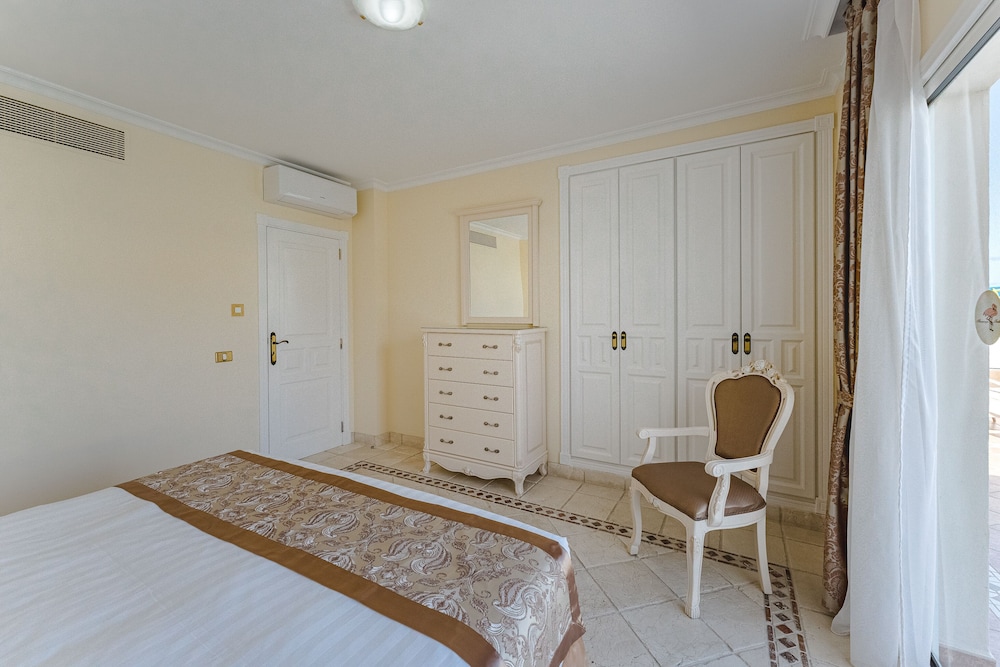 Flamingo Suites Boutique Hotel — Hotel rooms in Costa Adeje, Canary Islands