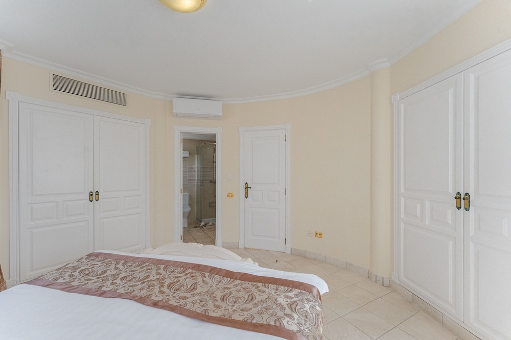 Flamingo Suites Boutique Hotel — Hotel rooms in Costa Adeje, Canary Islands